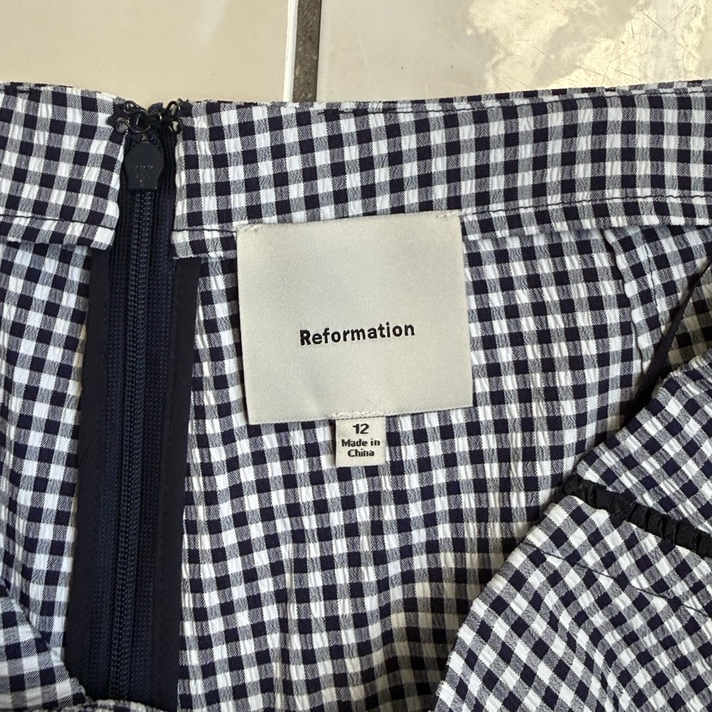 Reformation June Low Rise Short - Picture 4 of 8